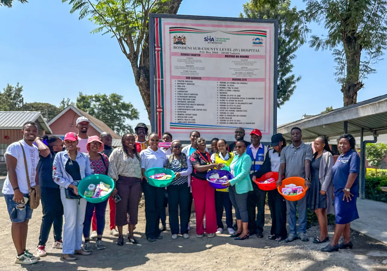 Club members and hospital staff outside Bondeni Maternity Hospital
